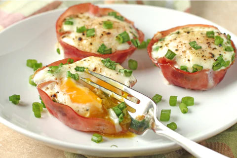 Baked Eggs in Ham Cups